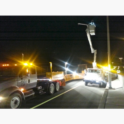 Repairing Lightpost with Bucket Crane and MBT-1 on Capital Beltway I-495 Express Lanes 